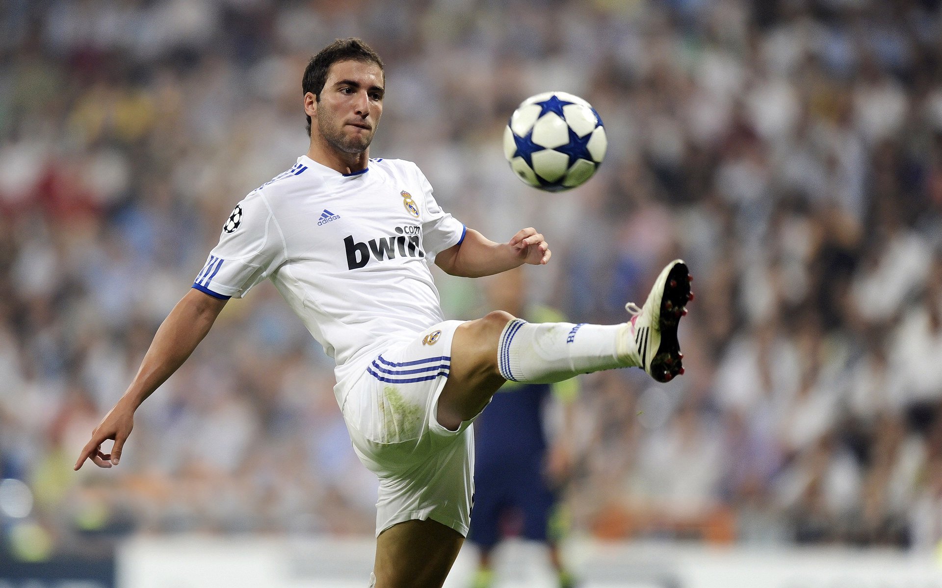 开云体育vip-德甲攻守兼备：瞬间突入，精彩绝伦！，德甲intro